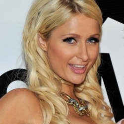 Paris Hilton Kembali ke Profesi Lama
