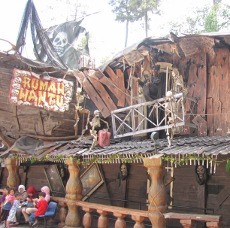 Siapa Berani Adu Nyali di Wahana Rumah Hantu BCL?