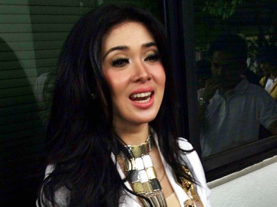 Syahrini Putih-putih