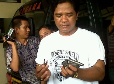Pemulung Temukan Senjata Api Rakitan & 45 Peluru 