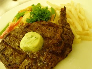 Black Angus Steak Berlumur Mentega Leleh, Hmm... Yummy!