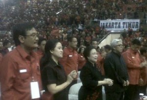 Megawati Pidato Berapi-api, Foke Manggut-manggut