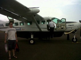 Cari Pesawat Susi Air, 2 Pilot dan 6 Tim SAR Menginap di Desa Saminage