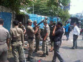 Belasan PKL di Jl Sabang Digaruk Satpol PP