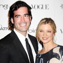 Amy Smart Lepas Status Lajang