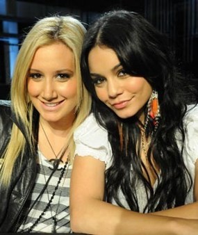 Ashley Tisdale dan Vanessa Hudgens Bikin Tatto Bareng
