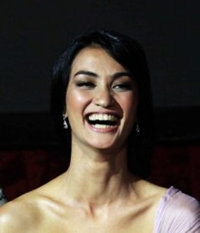 Atiqah Hasiholan Tak Cemburu Rio Dewanto Cium Perempuan Lain