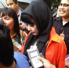 Ferrari Malinda Dee & Rp 1,6 M Juga Dilimpahkan ke Kejaksaan