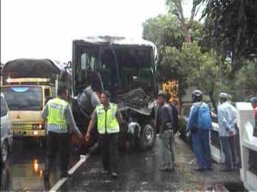 Tabrakan Bus VS Bus di Jalur Pantura Tegal, Puluhan Kritis