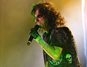 Konser di Indonesia, Alice Cooper Janjikan Banyak Kejutan