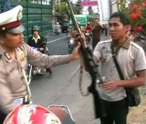 Polisi Amankan Pria Bersenjata Laras Panjang di Kediri