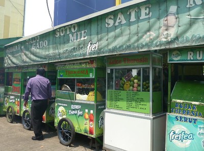 Jajan Enak di Kuliner Theresia