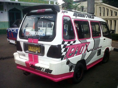 Angkot Tempat RS Diperkosa Penuh Stiker Cabul