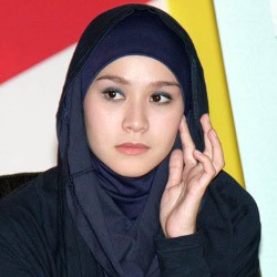 Stop Syuting, Zaskia Mecca Ingin Awasi Pertumbuhan Sang Anak