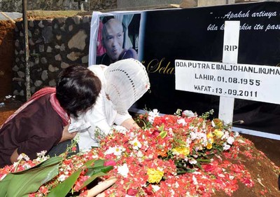 Suasana Pemakaman Utha Likumahuwa