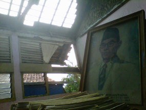 Menjenguk Ki Hajar Dewantara di Gedung Sekolah Tanpa Atap