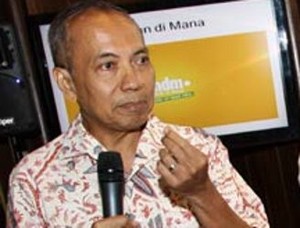 Bondan Maknyus Kampanye Trotoar Bukan untuk Tempat Parkir 