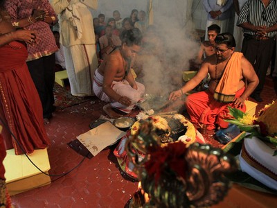 Warga Medan Hadiri Ritual Maha Kumba Abisegam