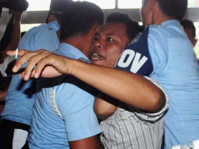 Demo di DPR Dibubarkan