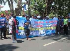 Aremania Kembali Turun ke Jalan