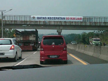 Peringatan Batas Kecepatan di Tol Cipularang Km 90-100 Arah Bandung
