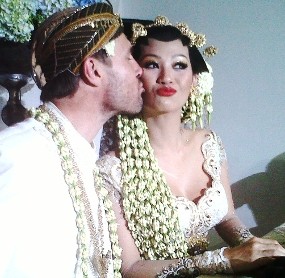 Dinikahi Justin, Indah Kalalo Menangis Dinikahi Justin, Indah Kalalo Menangis