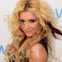 Ke$ha Jadi Setan di Album Alice Cooper