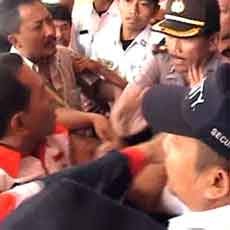 Demo Tuntut Realisasi Kampus Universitas Brawijaya Ricuh