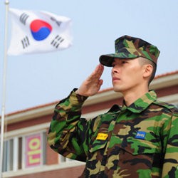 Hyun Bin Jadi MC Konser Band Angkatan Laut Korea