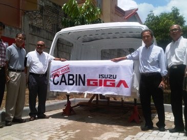 Isuzu Tunjukkan Eksistensi Giga di Kalimantan