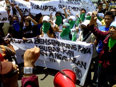 Mahasiswa Tuntut Pembubaran Banggar DPR