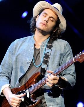 Sakit Tenggorokan, John Mayer Tunda Konser & Album