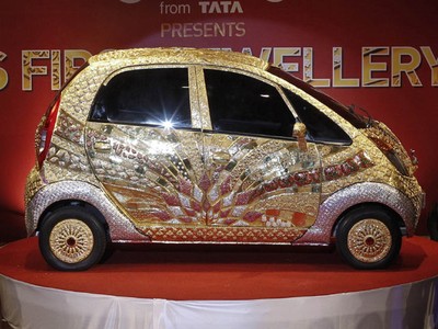 Tata Nano Berlapis Emas
