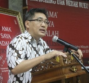 Andreas Harsono dan Tirana Masih Ditahan Imigrasi Tanjung Perak