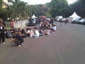 Jelang Konser Linkin Park, Penonton Mulai Berdatangan di GBK