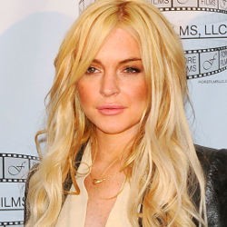 Mabuk, Lindsay Lohan Ciuman dengan Ibunda