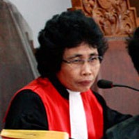 Hakim Albertina Ho Tak Tergiur Mercedes Benz