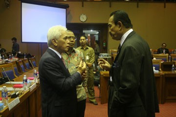Hatta : Kenaikan TDL 2012 untuk pelanggan kaya