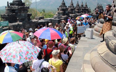 Pembersihan Abu Merapi Selesai, Puncak Borobudur Dibuka Lagi 
