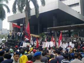 Ada Dua Demo, Jalur Lambat di Depan KPK Ditutup