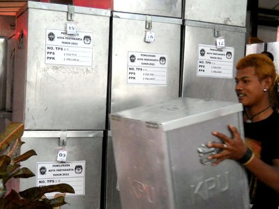 Logistik Pemiluka Yogyakarta Didistribusikan