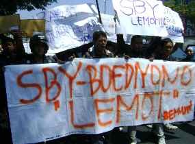 Mahasiswa Anggap Kepemimpinan SBY Lemot