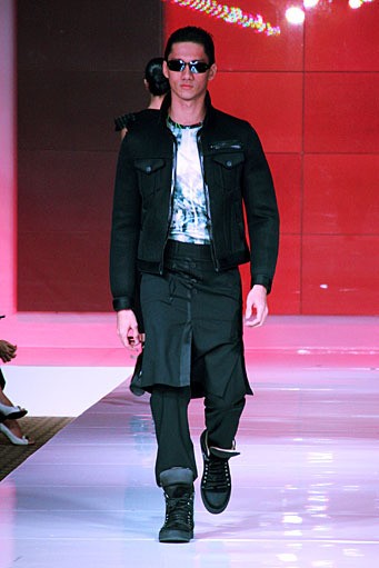 Jean Paul Gaultier. Mens Fashion Week Fall/Winter 2011 at Plaza Indonesia. Jakarta. [Foto: Mohammad Abduh/Wolipop]