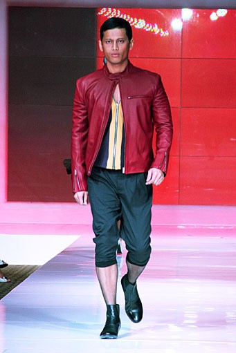 Jean Paul Gaultier. Mens Fashion Week Fall/Winter 2011 at Plaza Indonesia. Jakarta. [Foto: Mohammad Abduh/Wolipop]