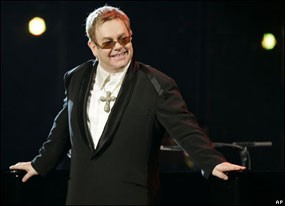 Elton John Bikin Film Tentang Kisah Hidupnya