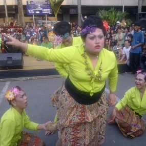 Banci Bodor Sukses Kocok Perut Pengunjung