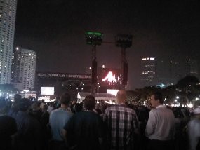 Bising Knalpot dan Aksi Shakira Hidupkan Sirkuit Marina Bay 