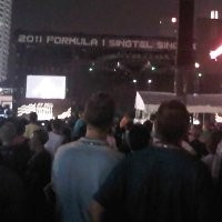 Bising Knalpot dan Aksi Shakira Hidupkan Sirkuit Marina Bay 
