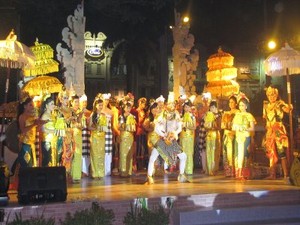 Suasana Bali Hadir di Festival Kuliner Serpong