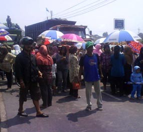 Unjuk Rasa Korban Lumpur Lapindo Dibubarkan Paksa